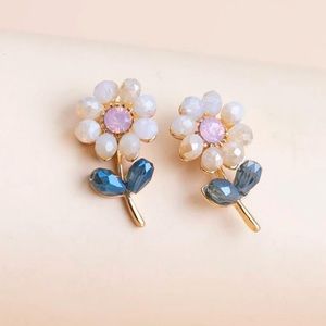 🌸 Lovely Jeweled Floral Flower Stud Earrings 🌸